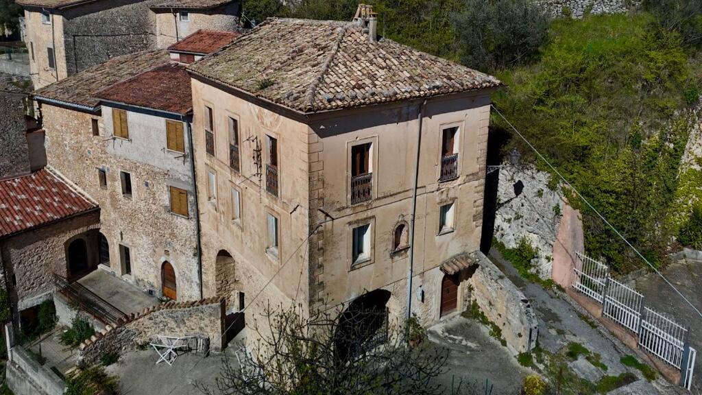 Дом с 3 спальнями в Альвито, Италия № 329317