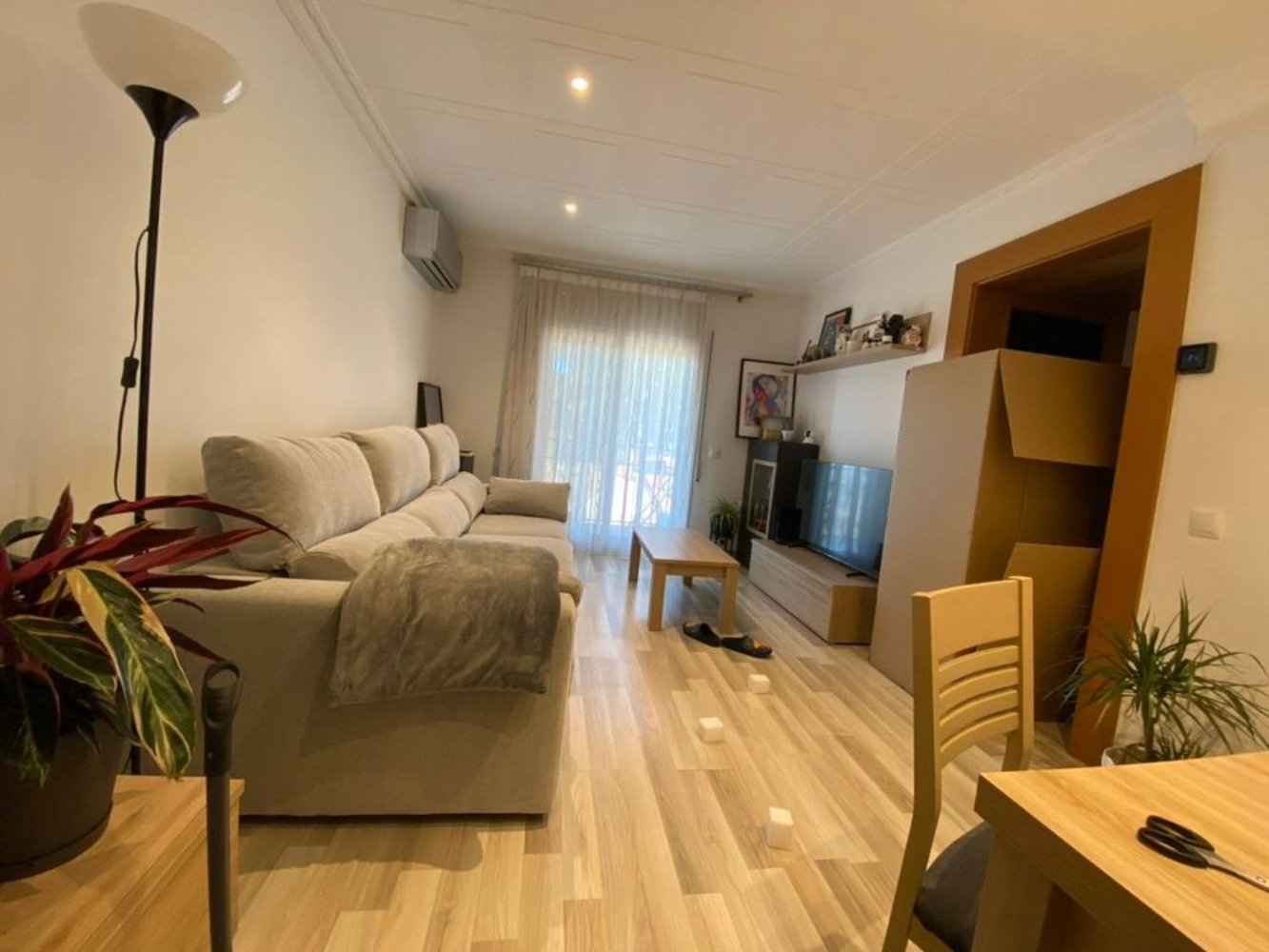 Apartamento de 3 dormitorios en Barcelona, Spain No. 208432