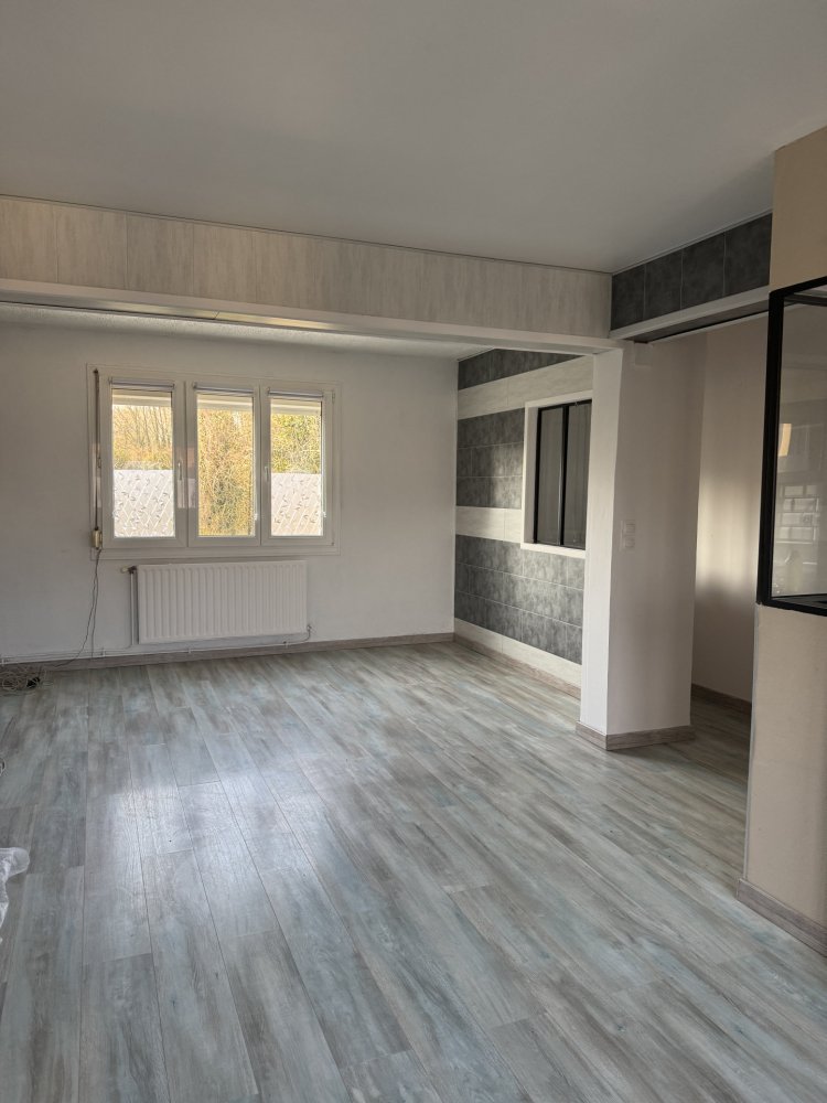 Casa de 3 dormitorios en Cuincy, France No. 216883