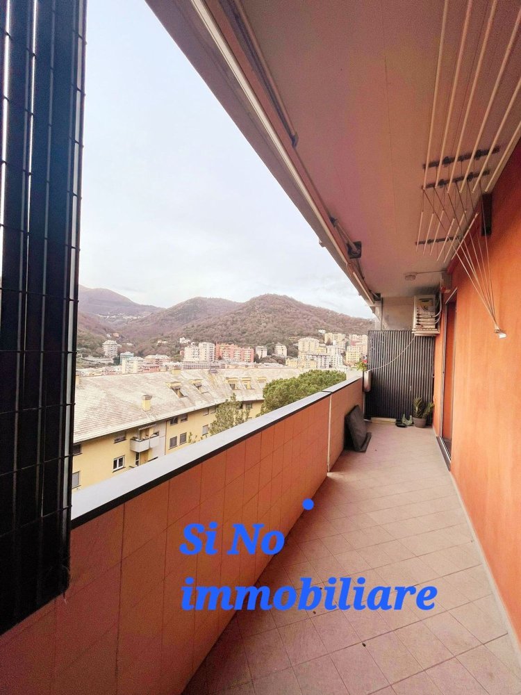 5 rooms Apartment in Genoa, Italy No. 68556