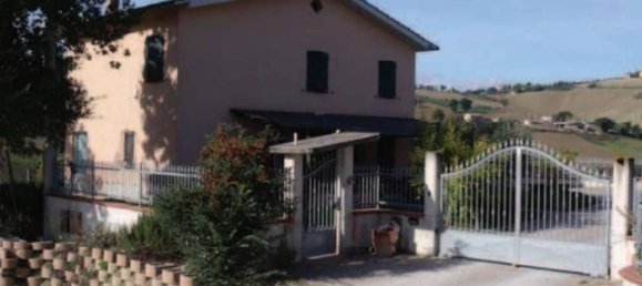3 bedrooms Apartment in Tolentino, Italy No. 377180 9