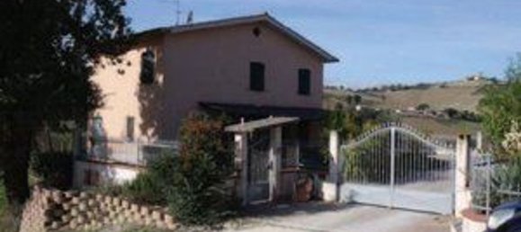 3 bedrooms Apartment in Tolentino, Italy No. 377180 16
