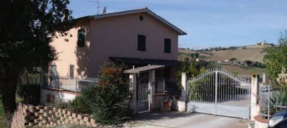 3 bedrooms Apartment in Tolentino, Italy No. 377180 8