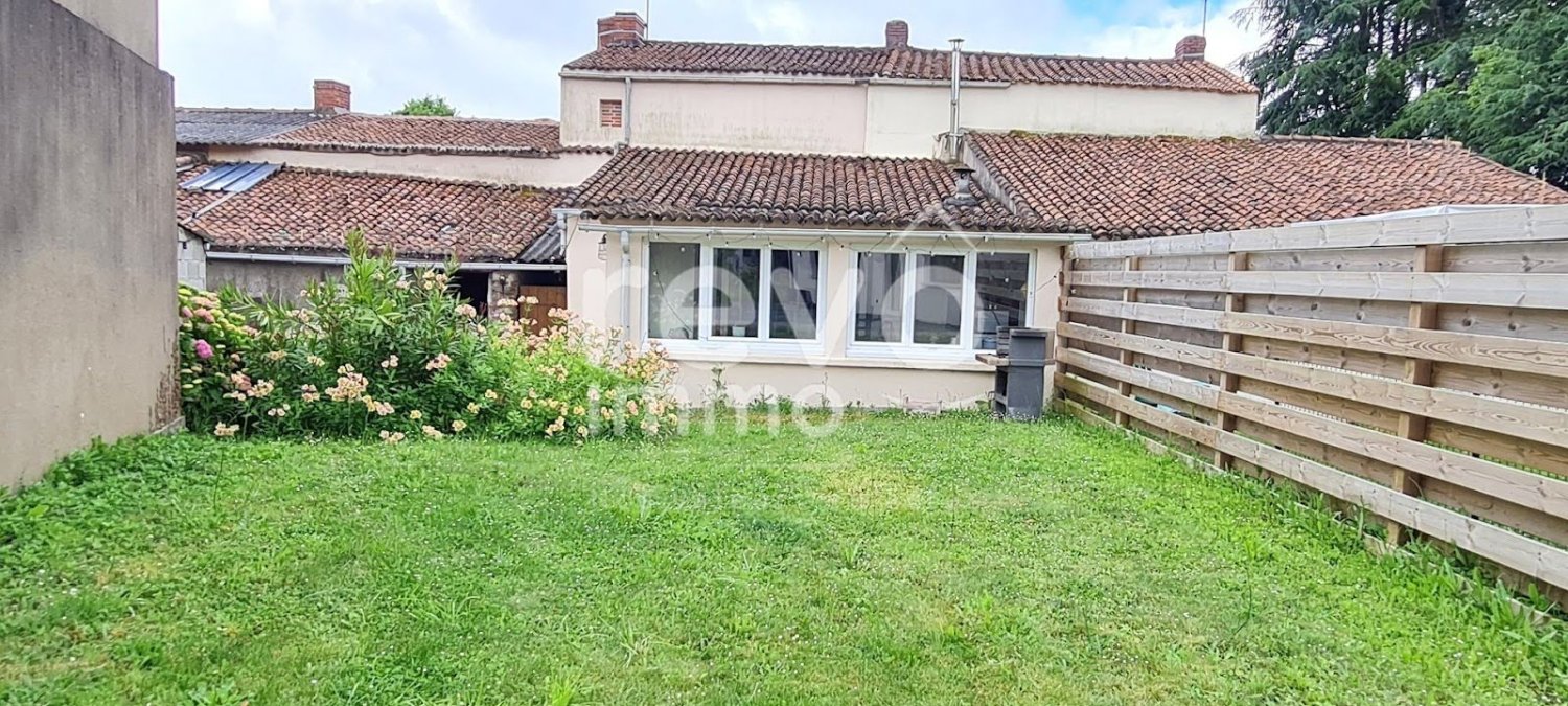 2 bedrooms House in Mauves-sur-Loire, France No. 106833