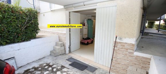 3-salle Appartement à Pineto, Italy No. 295989 23