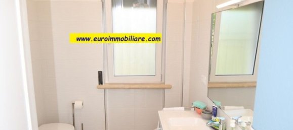 3-salle Appartement à Pineto, Italy No. 295989 11