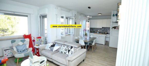 3-salle Appartement à Pineto, Italy No. 295989 5