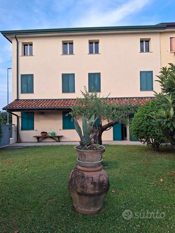 Villa de 10 habitaciónes en Pordenone, Italy No. 267289