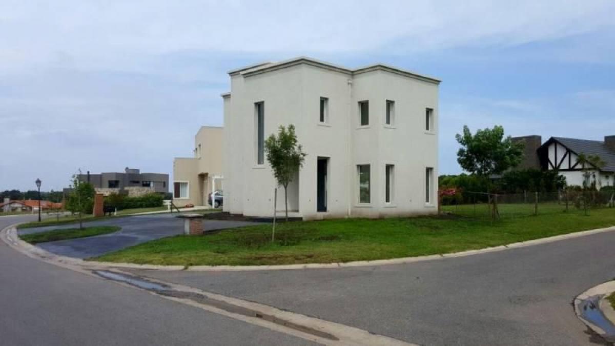 3 bedrooms House in Mar del Plata, Argentina No. 82286