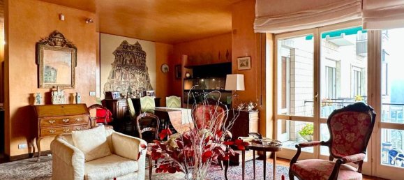 5 rooms Apartment in Turin, Italy No. 136063 2