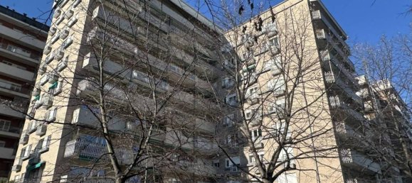 5 rooms Apartment in Turin, Italy No. 136063 4