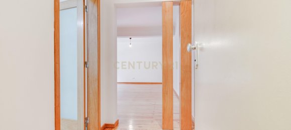 3 bedrooms Apartment in Lisbon, Portugal No. 272739 17