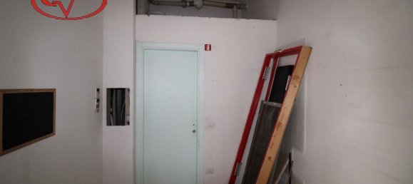 3 rooms Commercial property in Montevarchi, Italy No. 123332 5