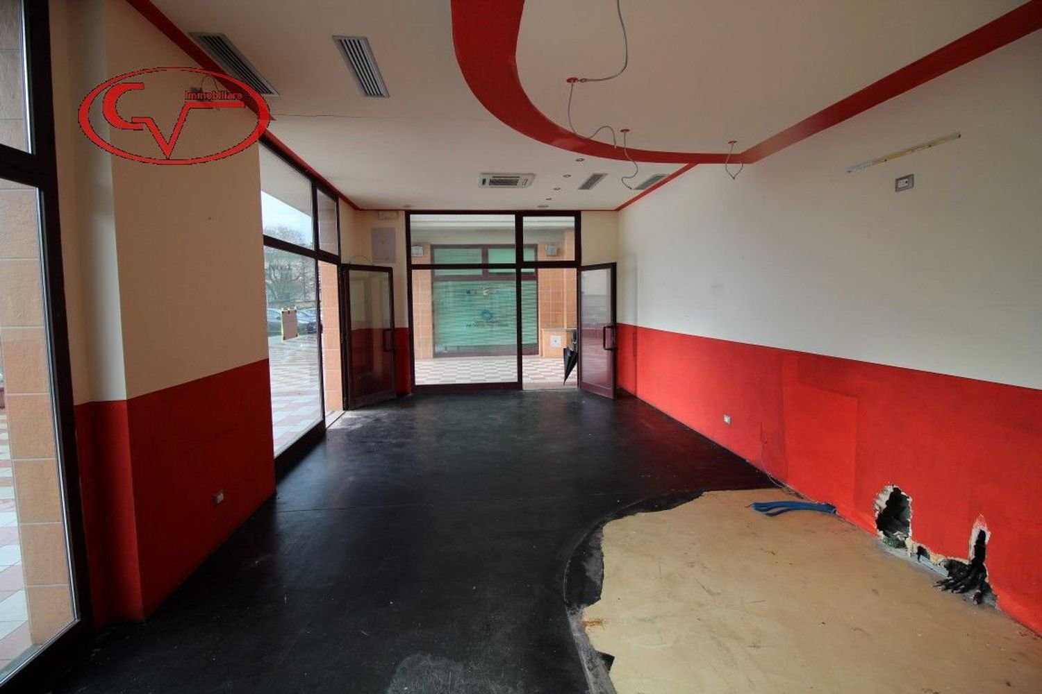 3 rooms Commercial property in Montevarchi, Italy No. 123332