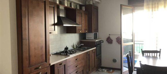 4 rooms Apartment in Gragnano Trebbiense, Italy No. 131493 2