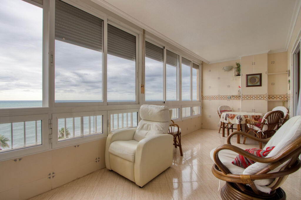 Apartamento de 3 dormitorios en Torrevieja, Spain No. 183321