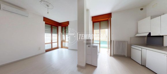 3 rooms Apartment in Lecce, Italy No. 279536 6
