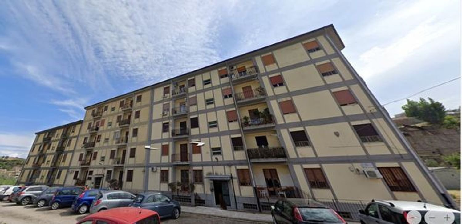 6غرفة شقة في Messina, Italy رقم 223630