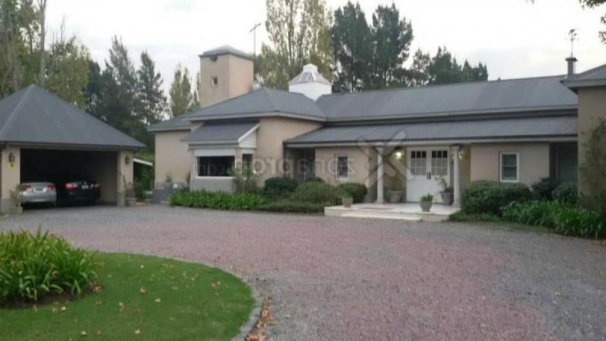 5 bedrooms Apartment in Pilar, Argentina No. 18102