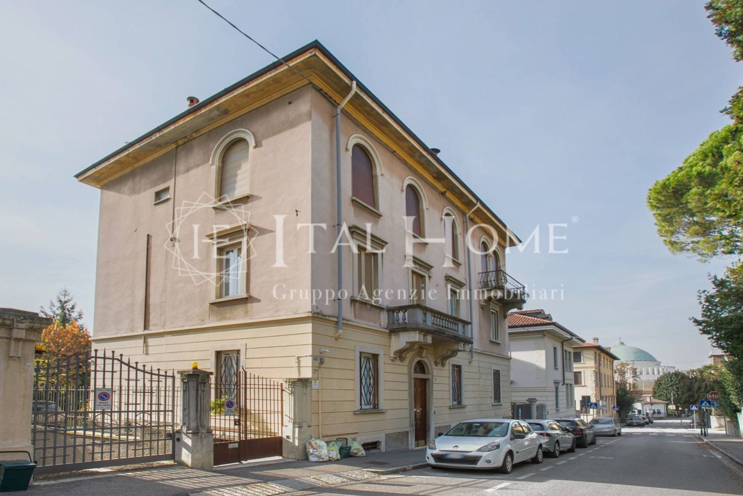 Квартира с 3 спальнями в Бергамо, Италия № 364766