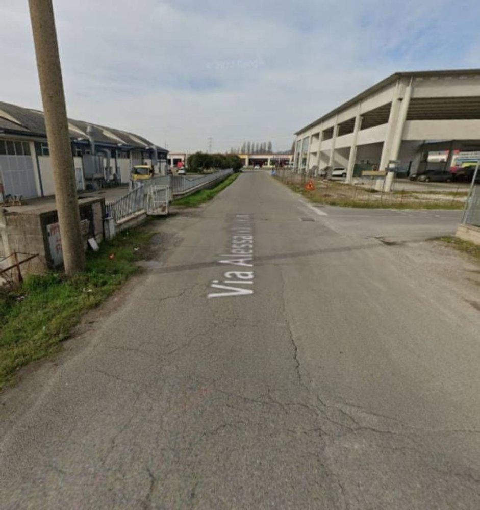 287m² Commercial property in Bientina, Italy No. 376601