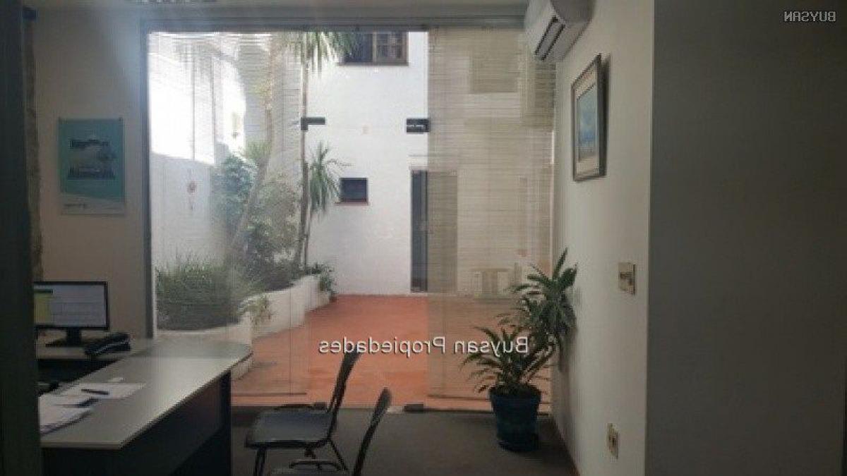 6 bedrooms House in Montevideo, Uruguay No. 11783