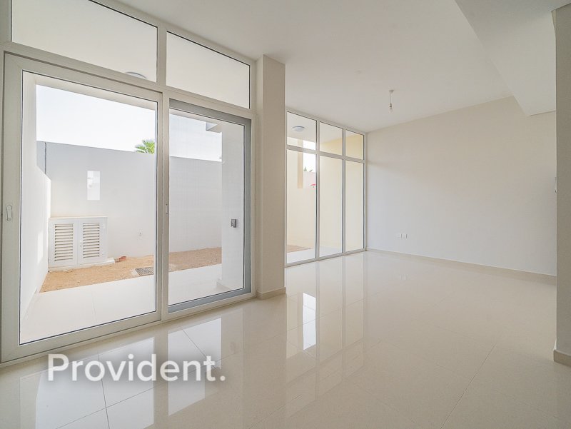 Таунхаус с 3 спальнями в Дубай, ОАЭ № 4013