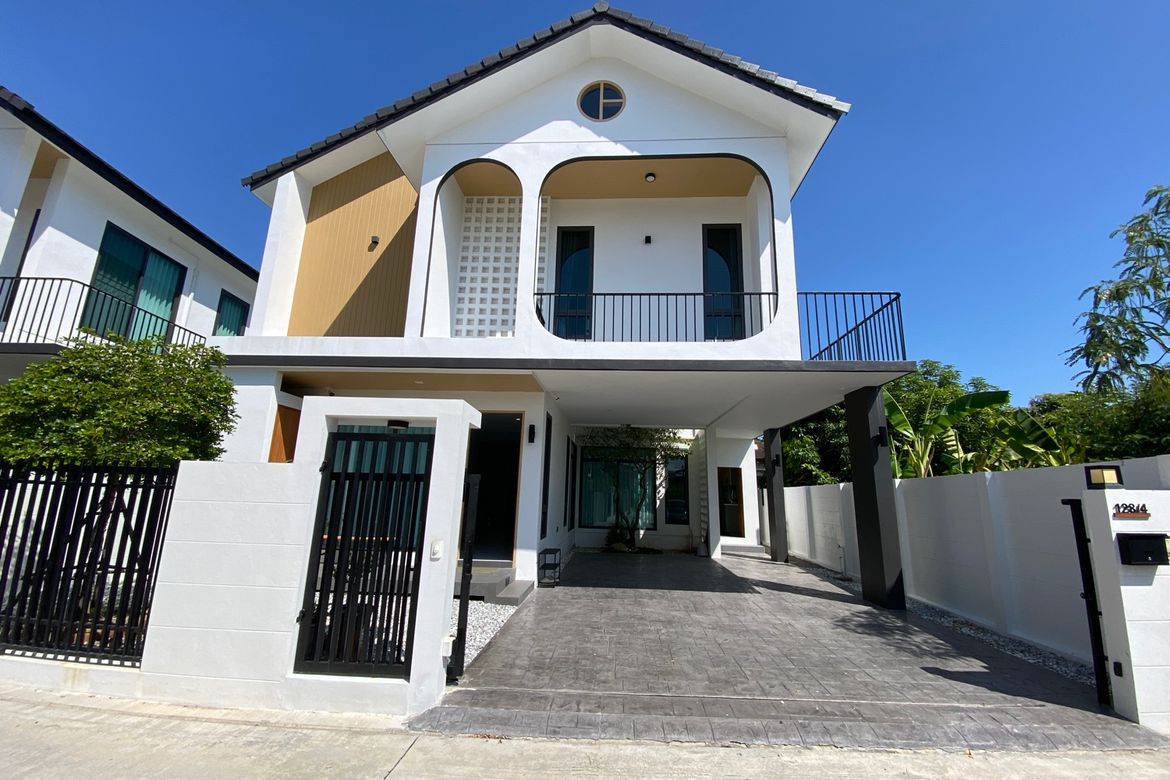 4 bedrooms House in Chiang Mai, Thailand No. 26932