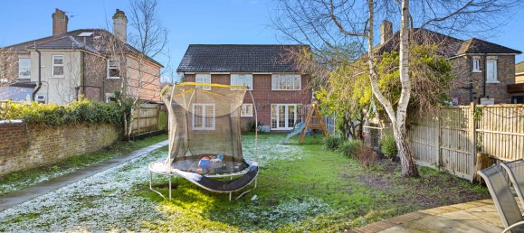 4 bedrooms House in Horley, United Kingdom No. 1070 32