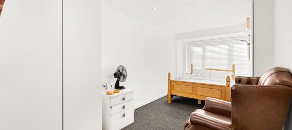 4 bedrooms House in Horley, United Kingdom No. 1070 31