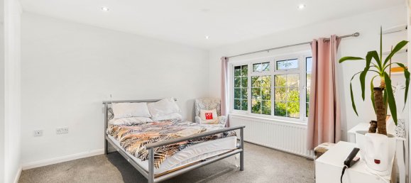 4 bedrooms House in Horley, United Kingdom No. 1070 13