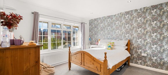 4 bedrooms House in Horley, United Kingdom No. 1070 12