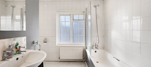 4 bedrooms House in Horley, United Kingdom No. 1070 15