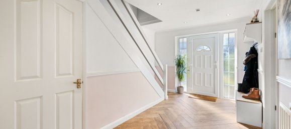 4 bedrooms House in Horley, United Kingdom No. 1070 25