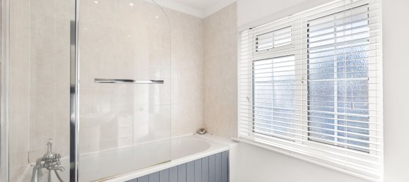 4 bedrooms House in Horley, United Kingdom No. 1070 27