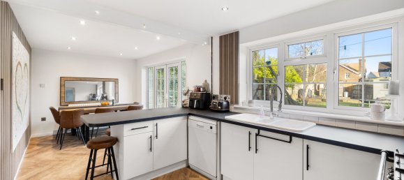 4 bedrooms House in Horley, United Kingdom No. 1070 4