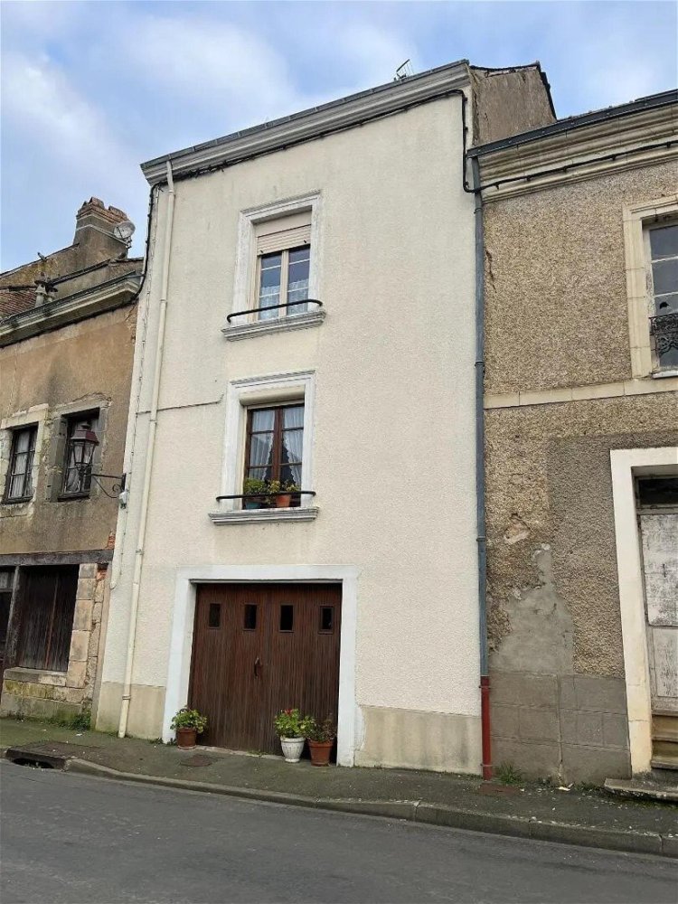 2 bedrooms House in Avoise, France No. 109811