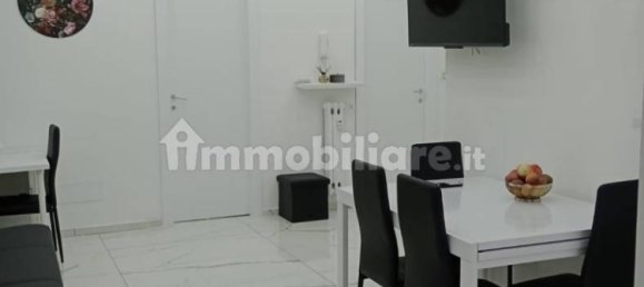 2 bedrooms Apartment in Turin, Italy No. 57944 2