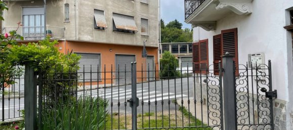 5 bedrooms House in Valdilana, Italy No. 105825 2