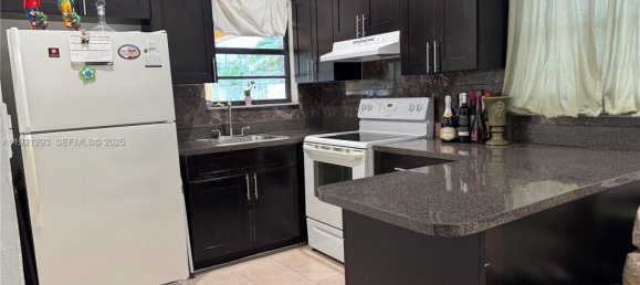 4 bedrooms Villa for sale in Miami, Miami-Dade, Florida, USA № 614648 20
