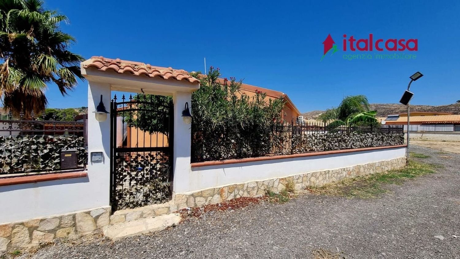 Villa de 4 habitaciónes en Porto Empedocle, Italy No. 139391