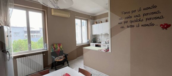 Квартира с 4 комнатами в Бари, Италия № 20013 17