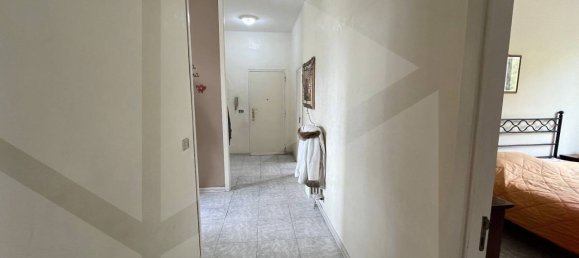 Квартира с 4 комнатами в Бари, Италия № 20013 3