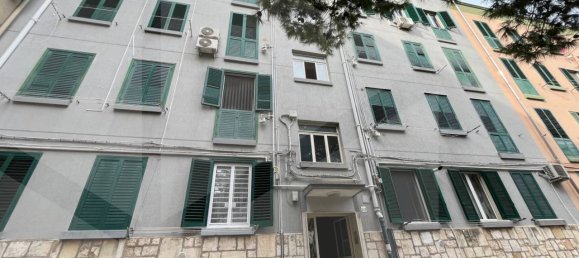 Квартира с 4 комнатами в Бари, Италия № 20013 5