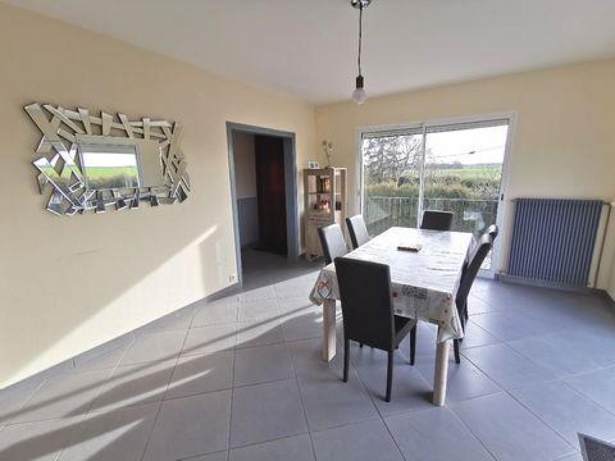 Casa de 3 dormitorios en Guichainville, France No. 28836