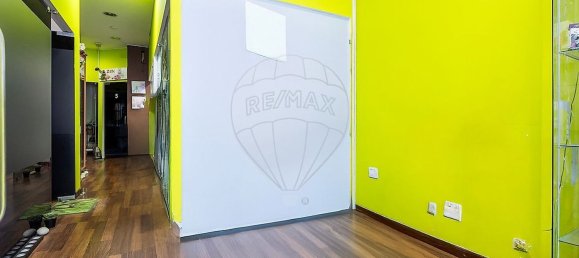 65m² Commercial property in Lisbon, Portugal No. 229822 3