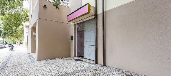 65m² Commercial property in Lisbon, Portugal No. 229822 2