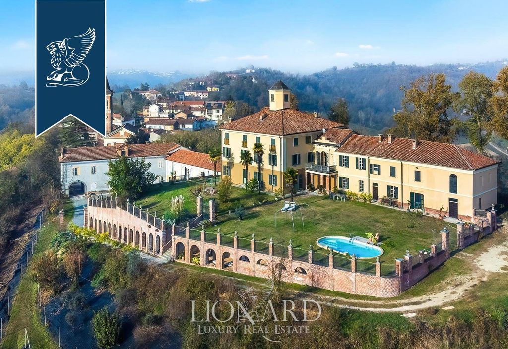 Castelos T10 em Cinaglio, Italy N.º 138694