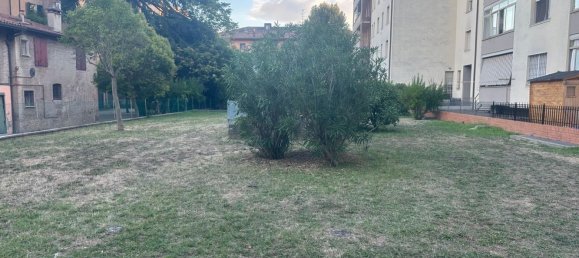 4 bedrooms Apartment in Imola, Italy No. 363317 2