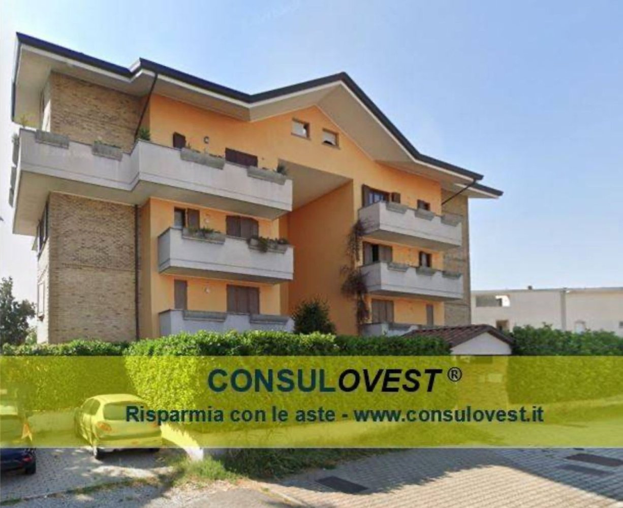 3 chambres Duplex à Limbiate, Italy No. 391736